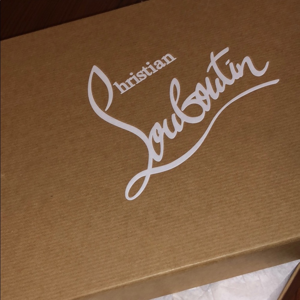Candidate 100 Christian Louboutin size 40. (8.5-9)